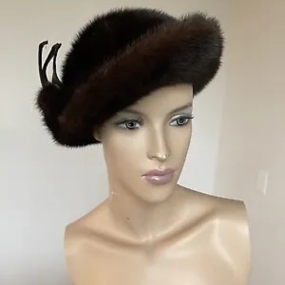 SOLD: Chic high quality brown mink hat for women. - Picture 8 of 11